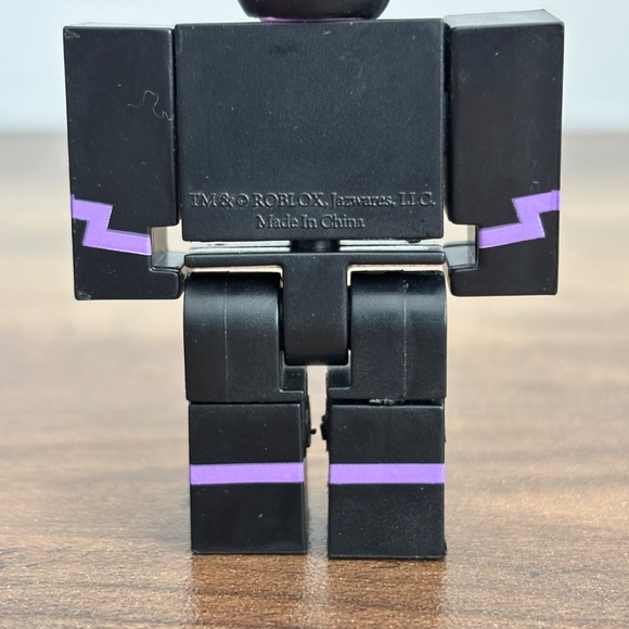 ROBLOX Heroes of Robloxia DARKMATTER Action Figure Toy Jazwares Black & Purple - Picture 5 of 7
